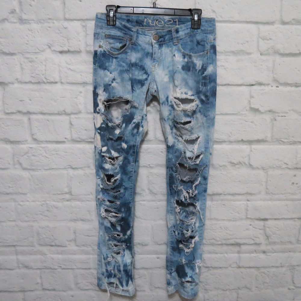 Distressed• skinny jeans